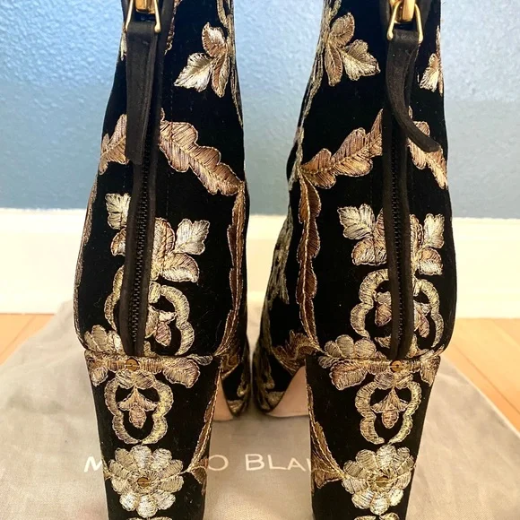 Manolo Blahnik embroidered velvet ankle boots - Picture 2 of 3